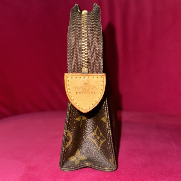 Louis Vuitton monogram toiletries pouch 19 cosmetic case clutch - Picture 5 of 16